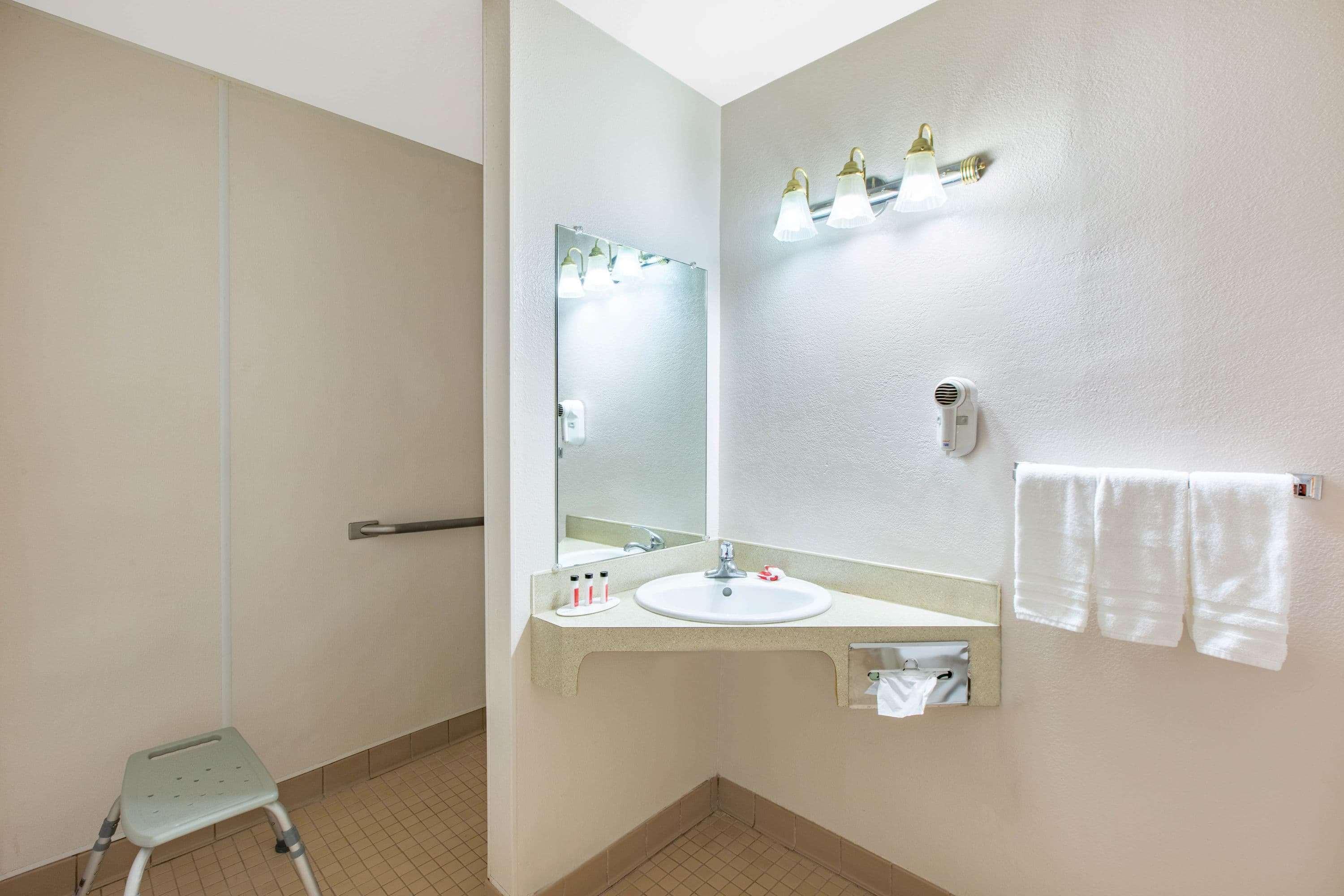 ฮาวเวิร์ด จอห์นสัน บาย วินด์แฮม ซาเลม Motel ภายนอก รูปภาพ