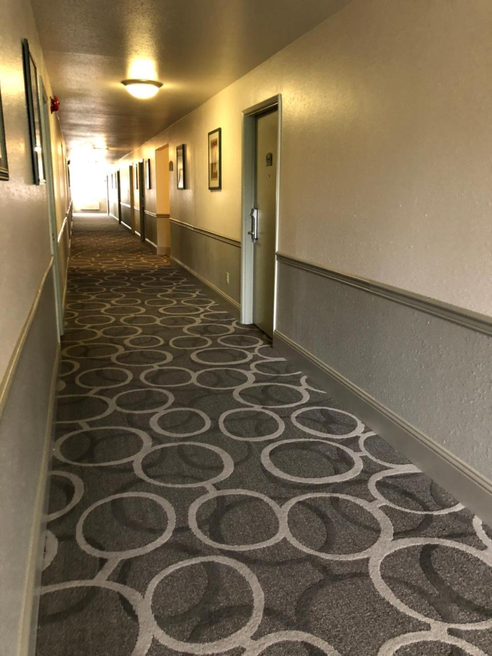ฮาวเวิร์ด จอห์นสัน บาย วินด์แฮม ซาเลม Motel ภายนอก รูปภาพ