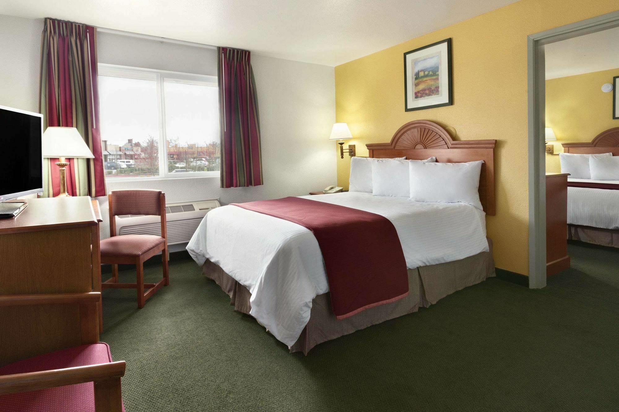 ฮาวเวิร์ด จอห์นสัน บาย วินด์แฮม ซาเลม Motel ภายนอก รูปภาพ